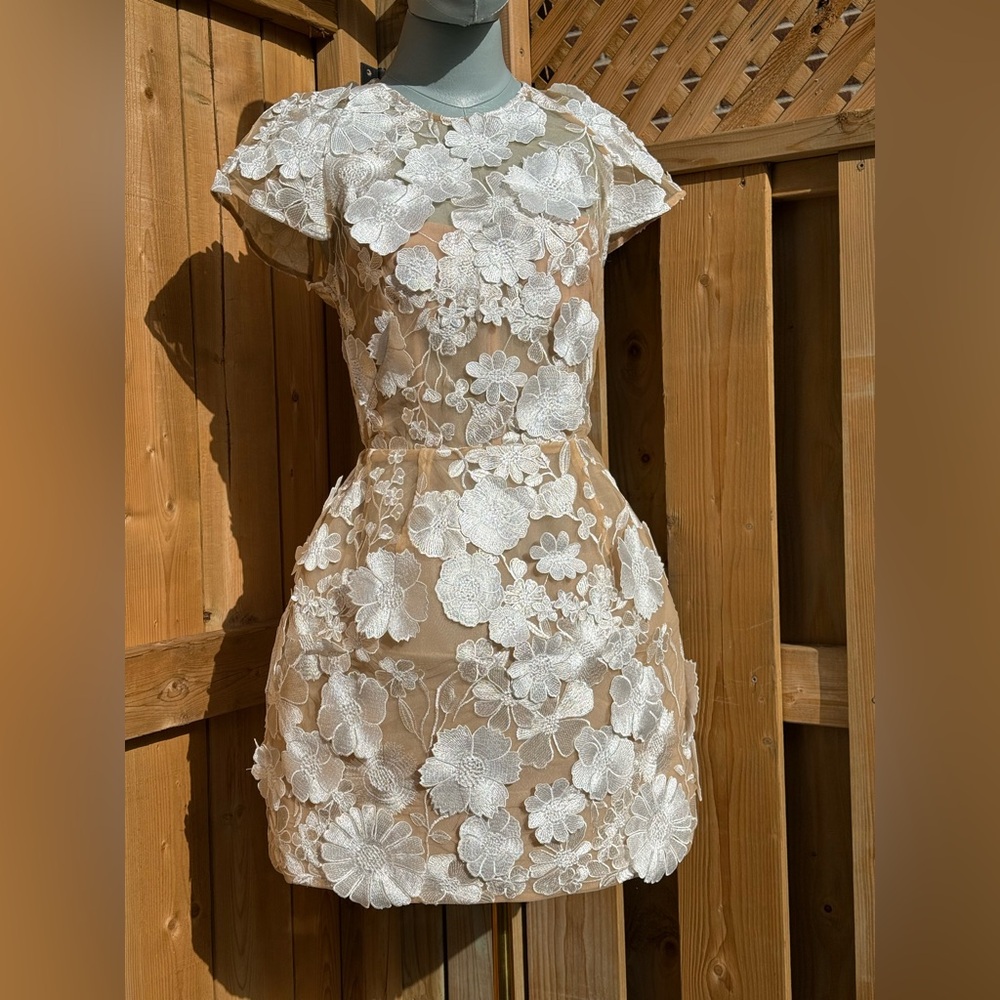 🆕 BRONX & BANCO 🧿 NWOT Jasmine Capsleeve White Floral Mini Dress, Sz S US 4 - Picture 6 of 16